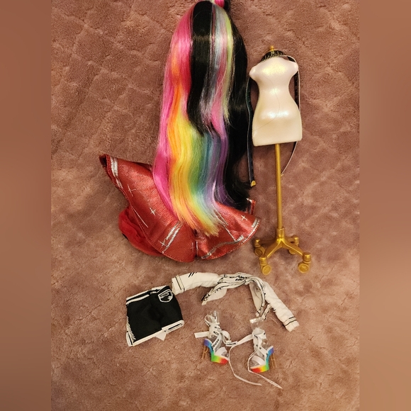 Rainbow High 2021 Jett Dawson Art of Fashion Doll w Dress, Outfit, & Accessories - Picture 6 of 13